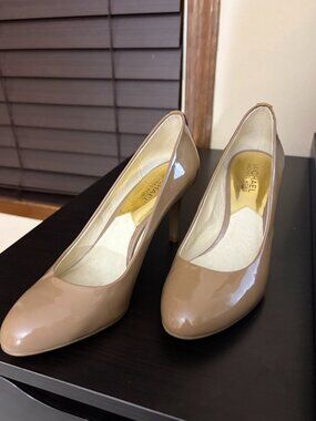 Michael Kors Patent Leather Pumps – Size 8